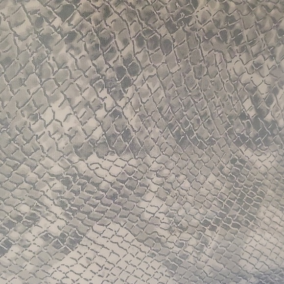 Cal Style Light Blue Snake Print Flounce Sleeve Lined Blouse - Size S - Picture 4 of 9